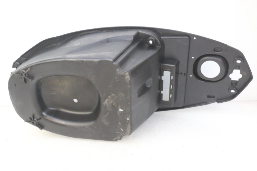 photo de CAJA DEL ASIENTO PEUGEOT KISBEE 4T 50 (2010 - 2017) - Detalle de la pieza