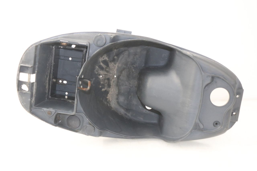 photo de CAJA DEL ASIENTO PIAGGIO LIBERTY 4T 50 (2004 - 2008) - Marcados y referencias originales