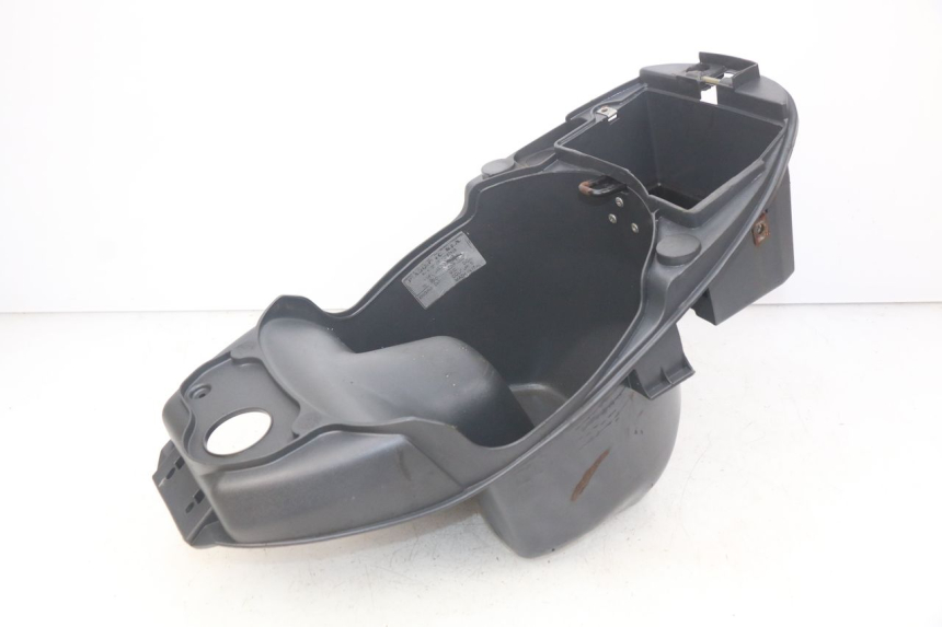 photo de CAJA DEL ASIENTO PIAGGIO LIBERTY 4T 50 (2004 - 2008) - Primer plano técnico