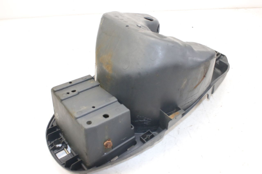 photo de CAJA DEL ASIENTO PIAGGIO LIBERTY 4T 50 (2004 - 2008) - Detalle de la pieza