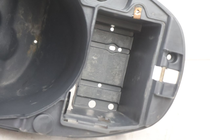 photo de ASIENTO COFRE PIAGGIO LIBERTY 125 (1998 - 2008) - Zoom estado de uso