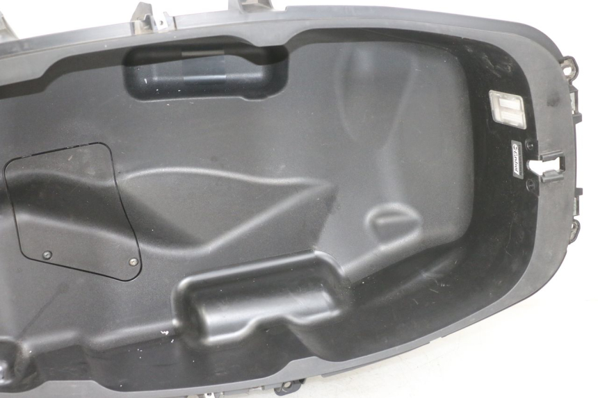 photo de ASIENTO COFRE PIAGGIO MP3 HPE 350 (2018 - 2020) - Detalles de los puntos de fijación