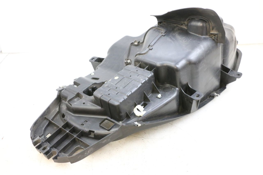 photo de ASIENTO COFRE PIAGGIO MP3 HPE 350 (2018 - 2020) - Zoom estado de uso