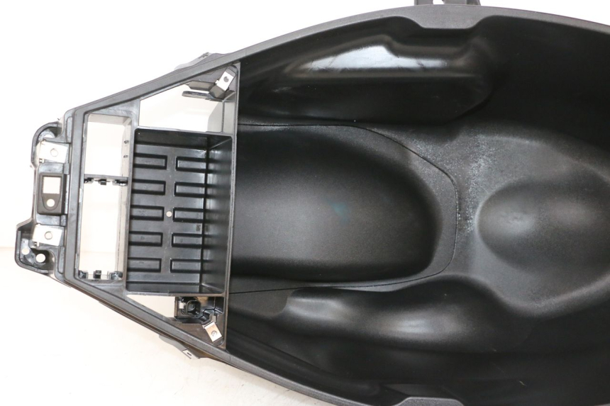 photo de ASIENTO COFRE PIAGGIO MP3 HPE 300 (2019 - 2026) - Detalles de los puntos de fijación
