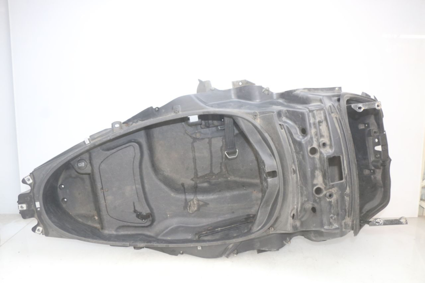 photo de CAJA DEL ASIENTO PIAGGIO MP3 LT 400 (2007 - 2012) - Detalle de la pieza