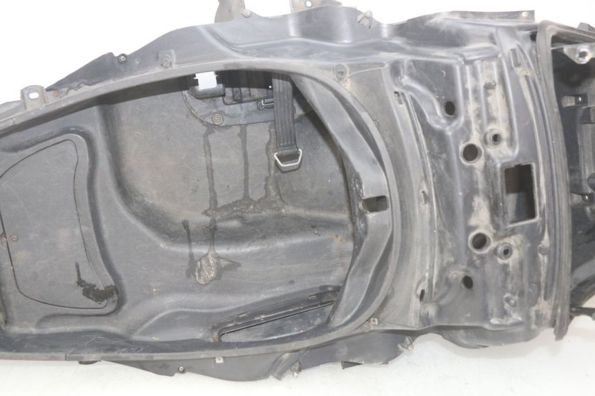 photo de CAJA DEL ASIENTO PIAGGIO MP3 LT 400 (2007 - 2012) - Estado de la superficie y material