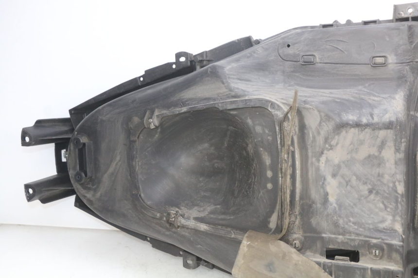 photo de CAJA DEL ASIENTO PIAGGIO MP3 LT 300 (2010 - 2016) - Primer plano técnico