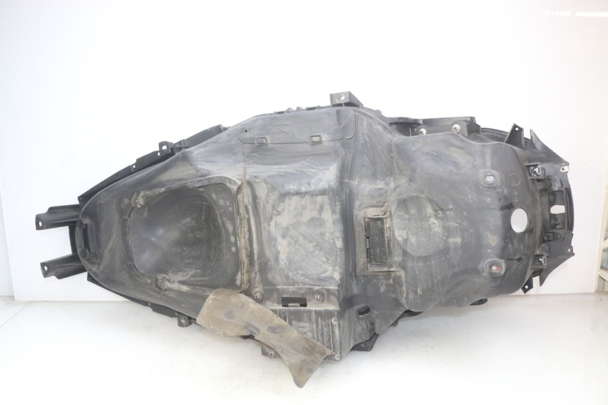 photo de CAJA DEL ASIENTO PIAGGIO MP3 LT 300 (2010 - 2016) - Detalles de los puntos de fijación