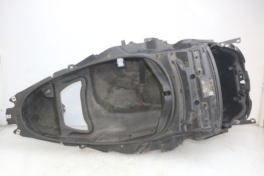 photo de CAJA DEL ASIENTO PIAGGIO MP3 LT 400 (2007 - 2012) - Vista principal