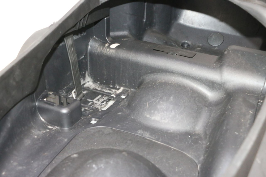 photo de CAJA DEL ASIENTO PIAGGIO MP3 LT 300 (2010 - 2016) - Otra vista del artículo