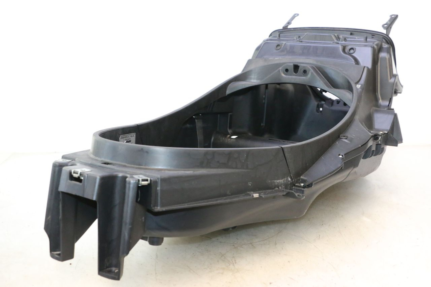 photo de CAJA DEL ASIENTO PIAGGIO MP3 LT 300 (2010 - 2016) - Características distintivas