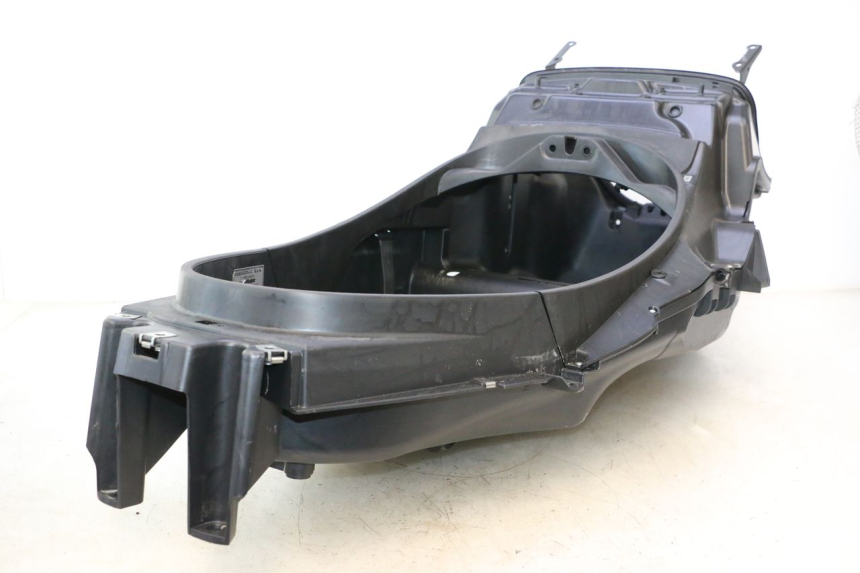 photo de CAJA DEL ASIENTO PIAGGIO MP3 LT 300 (2010 - 2016) - Zoom sobre los componentes