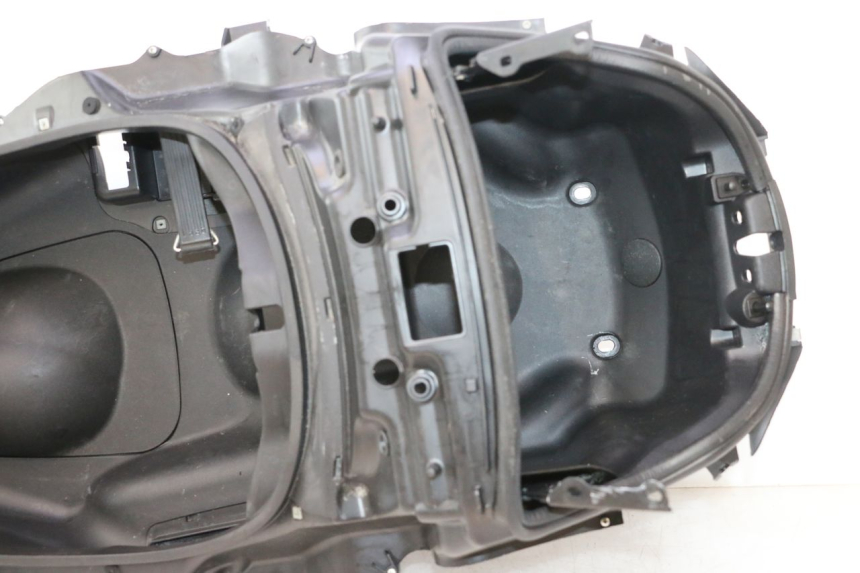photo de CAJA DEL ASIENTO PIAGGIO MP3 LT 300 (2010 - 2016) - Inspección visual detallada