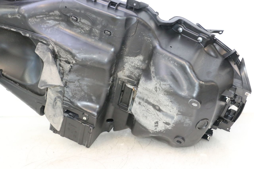 photo de CAJA DEL ASIENTO PIAGGIO MP3 LT 300 (2010 - 2016) - Zoom estado de uso
