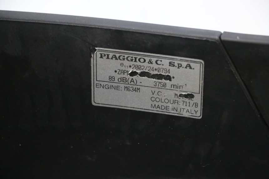 photo de CAJA DEL ASIENTO PIAGGIO MP3 LT 300 (2010 - 2016) - Primer plano técnico