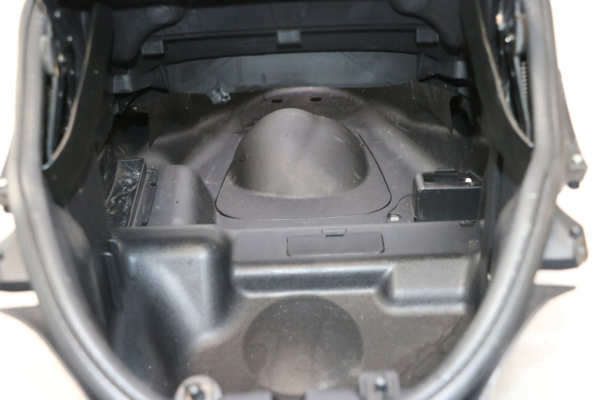 photo de CAJA DEL ASIENTO PIAGGIO MP3 LT 300 (2010 - 2016) - Detalles de los puntos de fijación