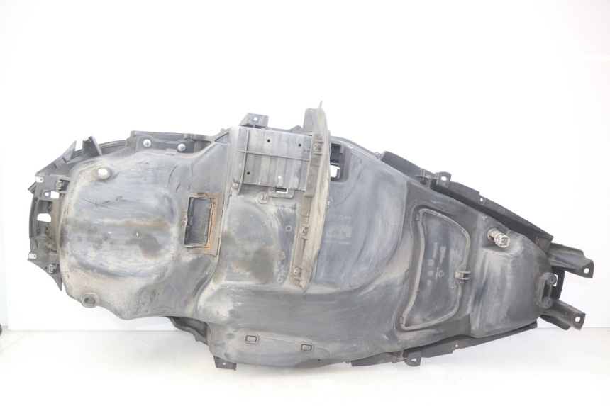 photo de CAJA DEL ASIENTO PIAGGIO MP3 500 (2011 - 2015) - Detalle de la pieza