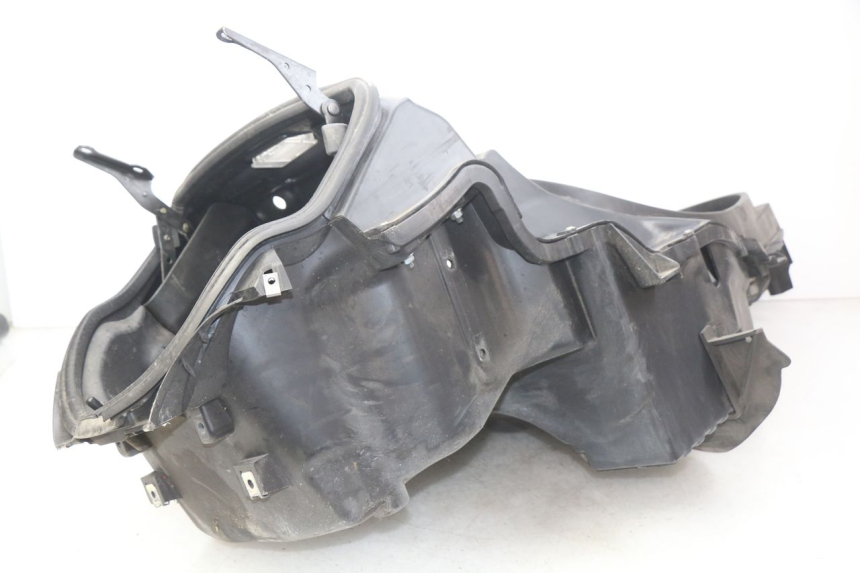 photo de CAJA DEL ASIENTO PIAGGIO MP3 500 (2011 - 2015) - Zoom estado de uso