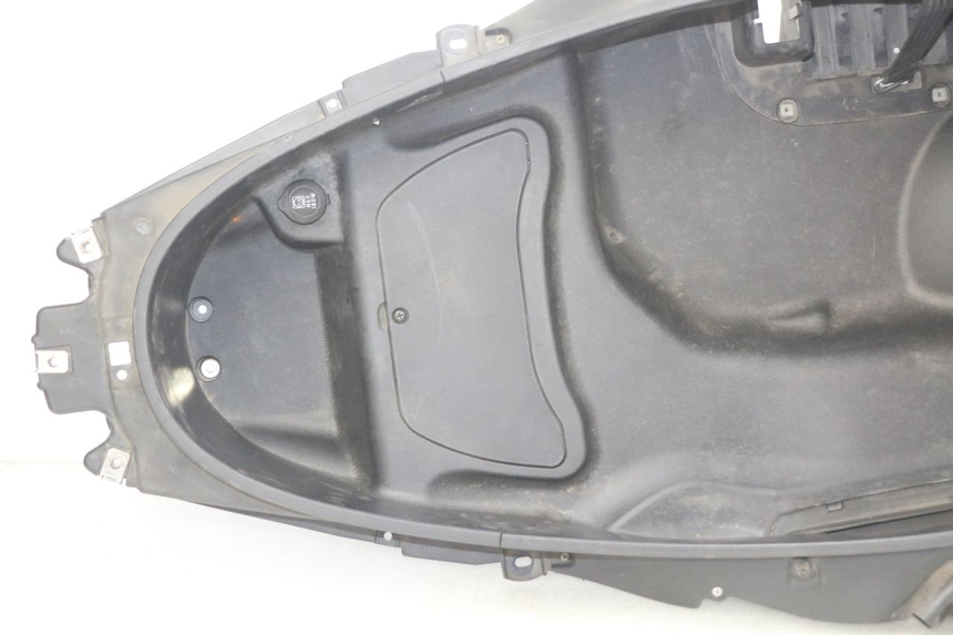 photo de CAJA DEL ASIENTO PIAGGIO MP3 500 (2011 - 2015) - Estado de la superficie y material