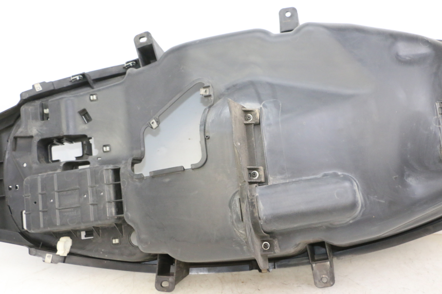 photo de ASIENTO COFRE PIAGGIO MP3 500 (2014 - 2017) - Detalles de los puntos de fijación