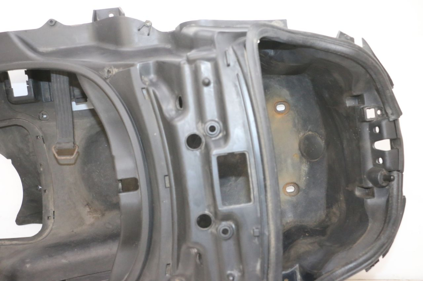 photo de ASIENTO COFRE PIAGGIO MP3 RL 250 (2006 - 2010) - Primer plano técnico