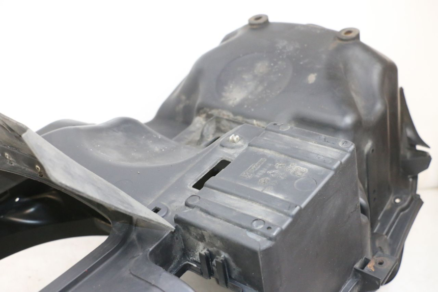 photo de ASIENTO COFRE PIAGGIO MP3 RL 250 (2006 - 2010) - Estado de la superficie y material