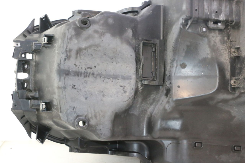 photo de CAJA DEL ASIENTO PIAGGIO MP3 500 (2011 - 2015) - Otra vista del artículo