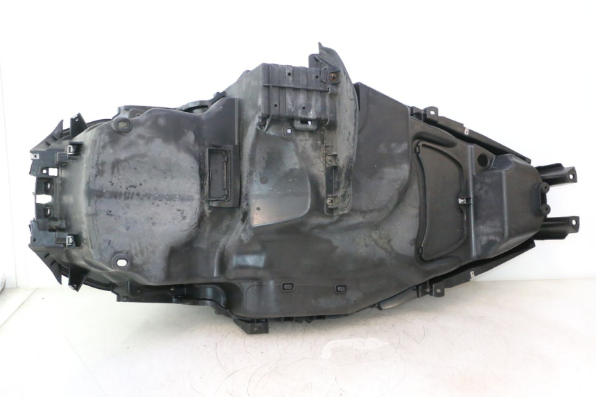 photo de CAJA DEL ASIENTO PIAGGIO MP3 500 (2011 - 2015) - Características distintivas