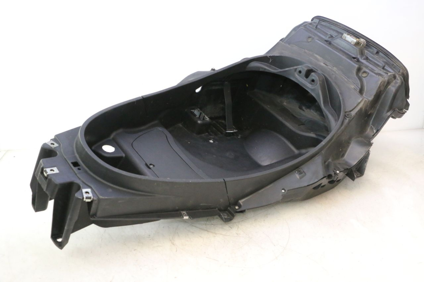 photo de CAJA DEL ASIENTO PIAGGIO MP3 500 (2011 - 2015) - Otra perspectiva