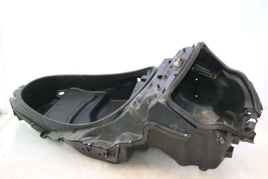photo de CAJA DEL ASIENTO PIAGGIO MP3 500 (2011 - 2015) - Primer plano técnico