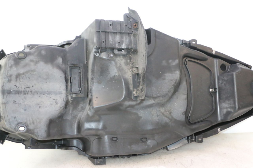 photo de CAJA DEL ASIENTO PIAGGIO MP3 500 (2011 - 2015) - Marcados y referencias originales