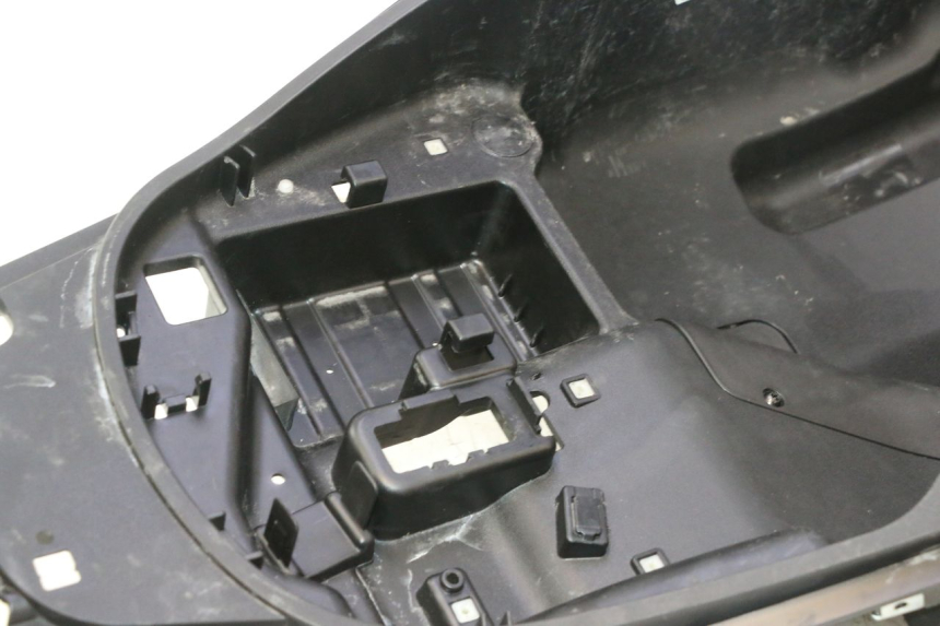 photo de ASIENTO COFRE PIAGGIO MP3 500 (2016 - 2018) - Detalles de los puntos de fijación
