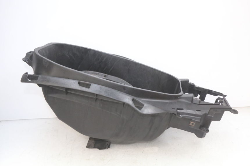 photo de CAJA DEL ASIENTO YAMAHA N-MAX NMAX 125 (2017 - 2020) - Primer plano técnico