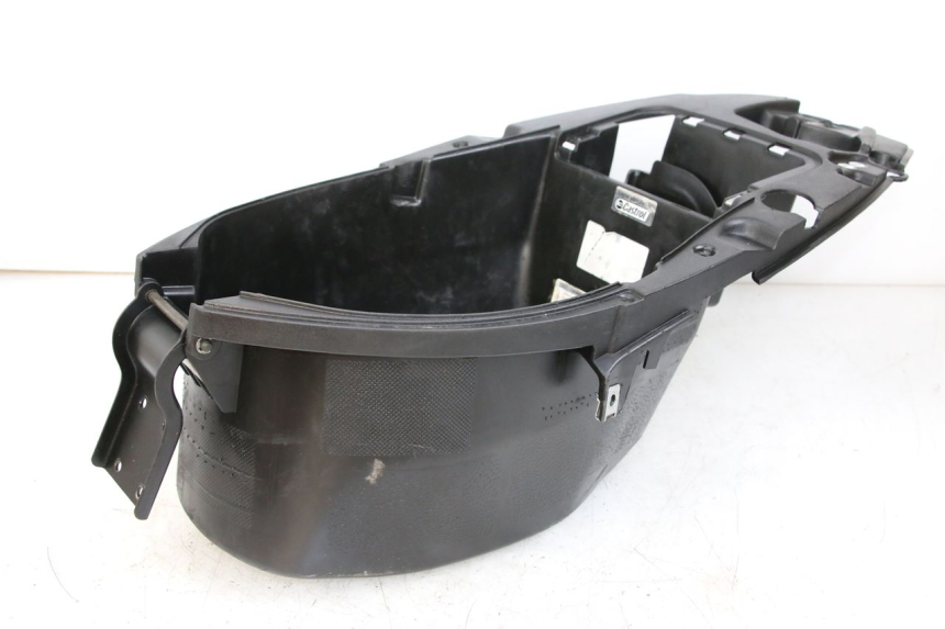 photo de ASIENTO DE ALMACENAMIENTO PIAGGIO NEW TYPHOON 50 (2018 - 2021) - Primer plano técnico