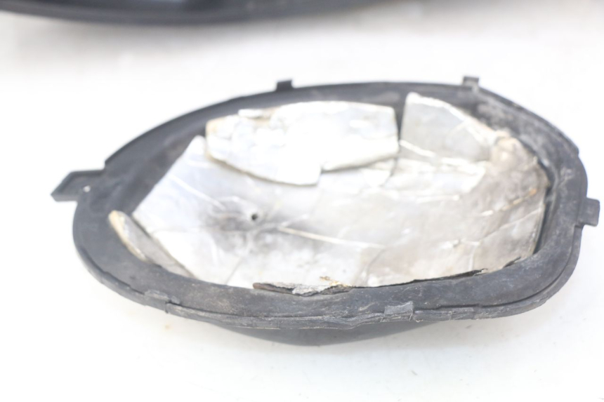 photo de ASIENTO DE ALMACENAMIENTO KYMCO PEOPLE 250 (2004 - 2008) - Zoom sobre los componentes