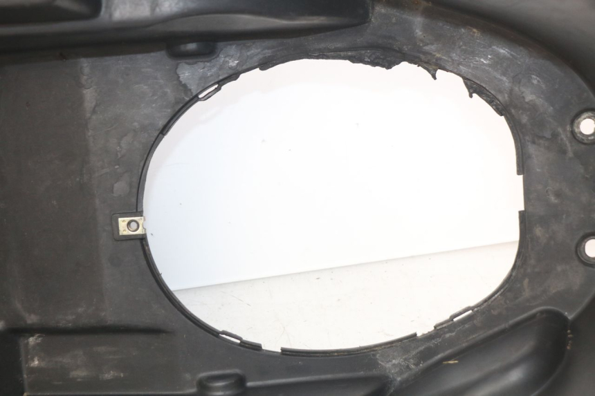 photo de ASIENTO DE ALMACENAMIENTO KYMCO PEOPLE 250 (2004 - 2008) - Primer plano de alta resolución