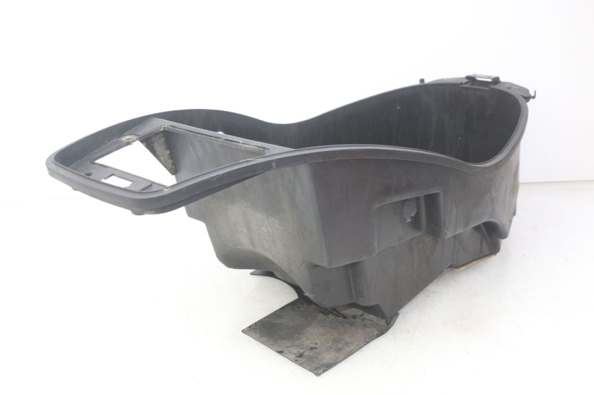 photo de ASIENTO DE ALMACENAMIENTO KYMCO PEOPLE 250 (2004 - 2008) - Primer plano técnico