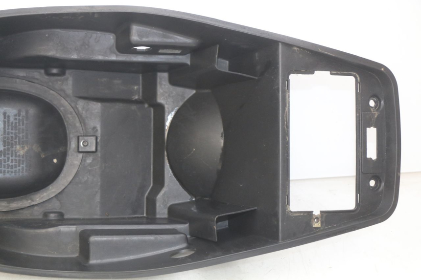 photo de ASIENTO DE ALMACENAMIENTO KYMCO PEOPLE 250 (2004 - 2008) - Estado de la superficie y material