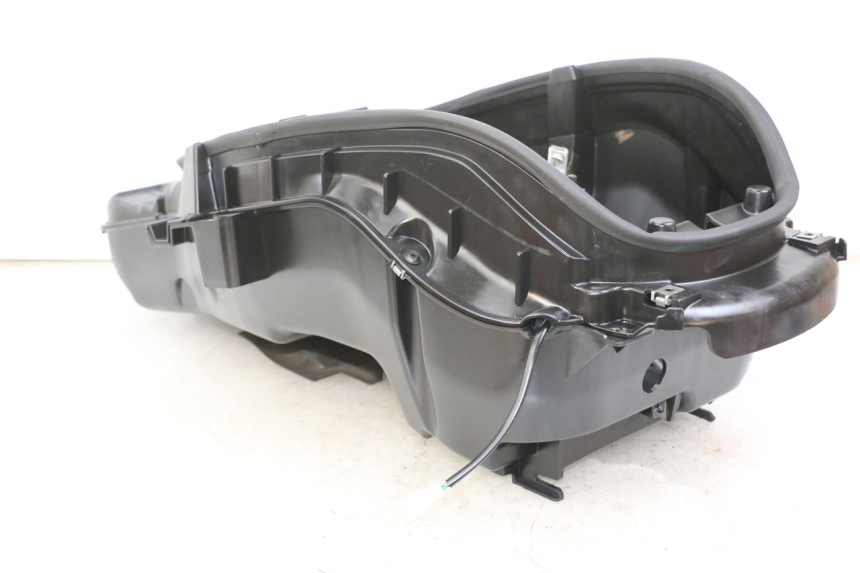 photo de ASIENTO COFRE PEUGEOT SATELIS 125 (2013 - 2018) - Primer plano técnico