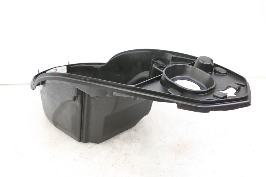 photo de ASIENTO COFRE PEUGEOT STREETZONE 4T 50 (2018 - 2023) - Primer plano técnico