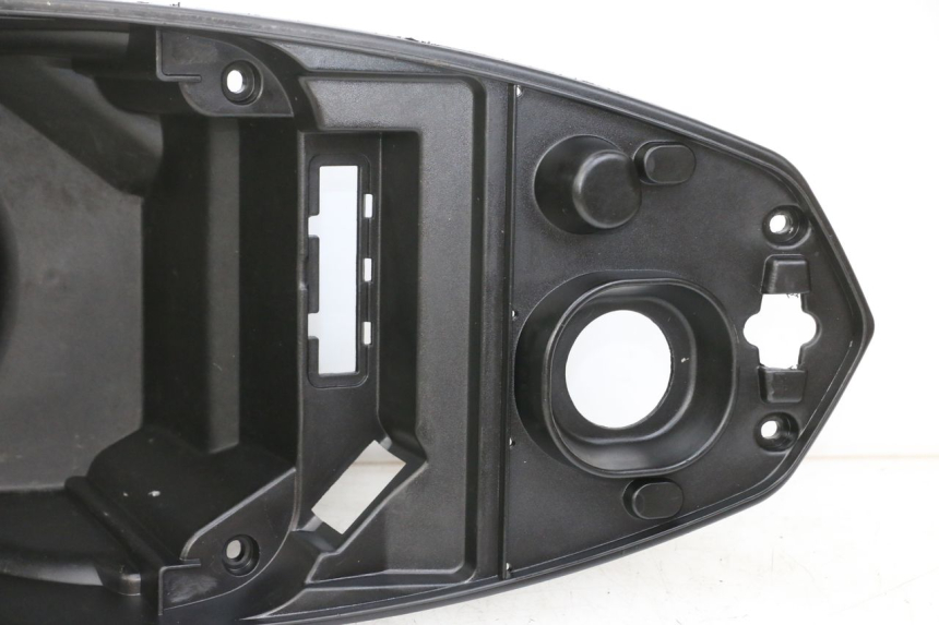 photo de ASIENTO COFRE PEUGEOT STREETZONE 4T 50 (2018 - 2023) - Estado de la superficie y material