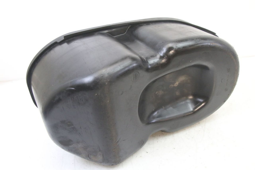 photo de ASIENTO DE ALMACENAMIENTO PIAGGIO VESPA GRANTURISMO 125 (2003 - 2007) - Primer plano técnico