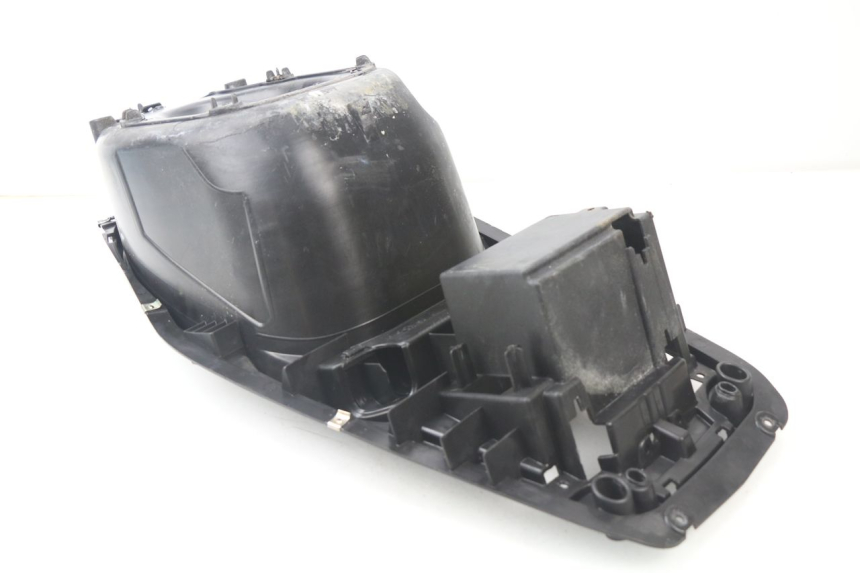 photo de ASIENTO DE ALMACENAMIENTO GILERA RUNNER SP 50 (2009 - 2017) - Primer plano técnico