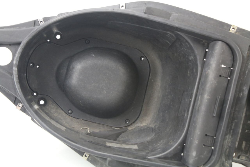 photo de ASIENTO DE ALMACENAMIENTO GILERA RUNNER SP 50 (2009 - 2017) - Estado de la superficie y material