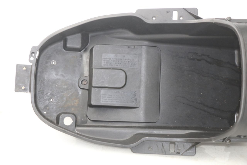 photo de ASIENTO COFRE DAELIM S2 FI 125 (2008 - 2017) - Detalles de los puntos de fijación