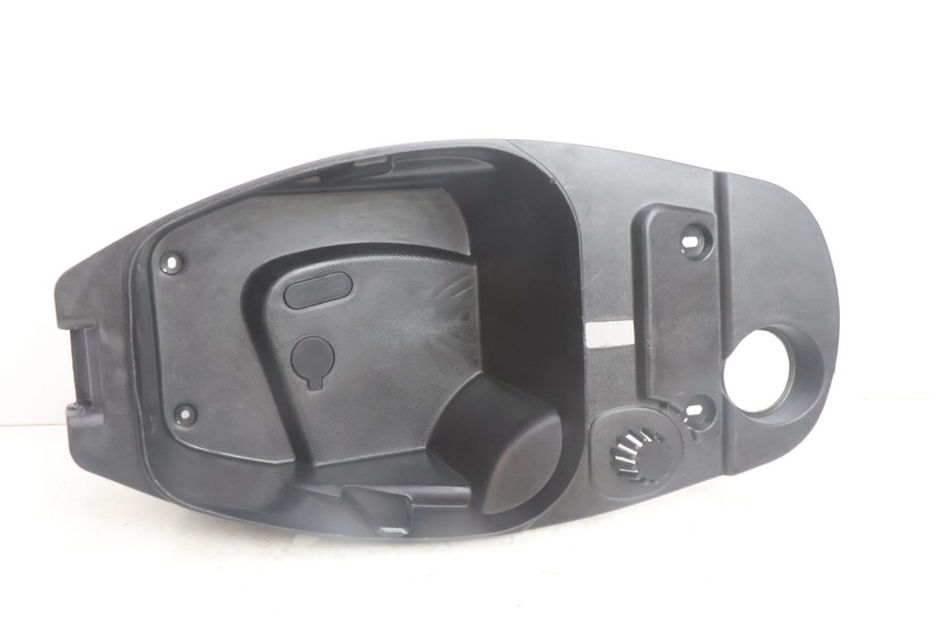 photo de ASIENTO COFRE JM MOTORS SANTANA EVO 50 (2024 - 2026) - Primer plano técnico