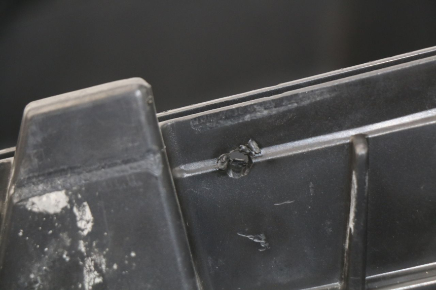 photo de ASIENTO COFRE PEUGEOT SATELIS 500 (2007 - 2013) - Estado de la superficie y material