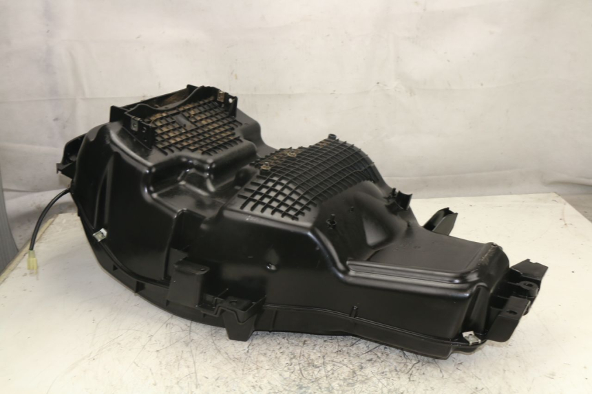 photo de ASIENTO COFRE PEUGEOT SATELIS 400 (2007 - 2013) - Detalle de la pieza