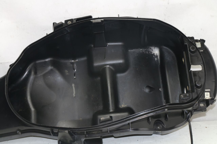 photo de ASIENTO COFRE PEUGEOT SATELIS 400 (2007 - 2013) - Primer plano técnico