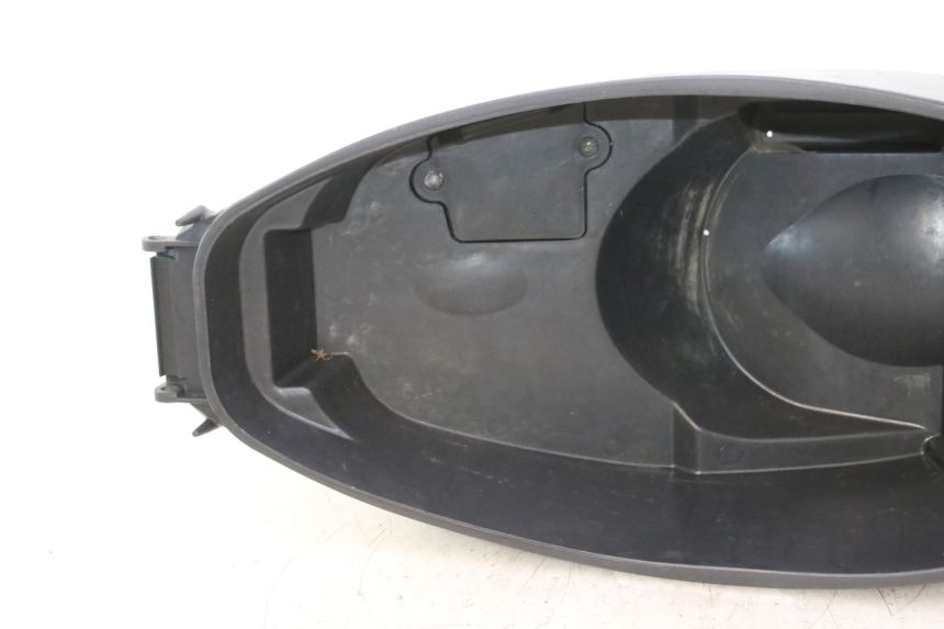 photo de ASIENTO COFRE FYM SCOOTERONE 125 (2006 - 2008) - Detalles de los puntos de fijación